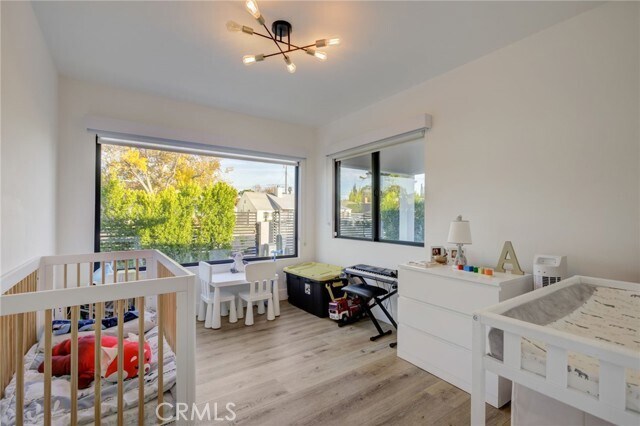 Building Photo - 8161 Encino Ave