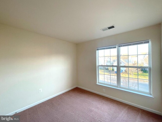 Building Photo - 46053 W Westbury Blvd