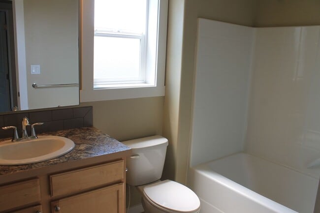 Building Photo - Southeast Boise Rental - Close to Micron