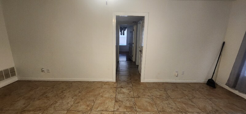 Building Photo - 814 Sinclair Ave