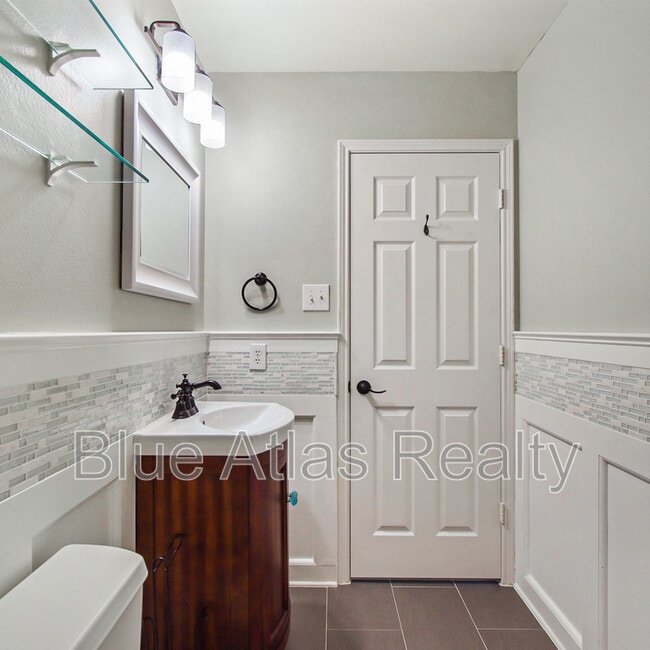 Building Photo - 542 Hickory Ln