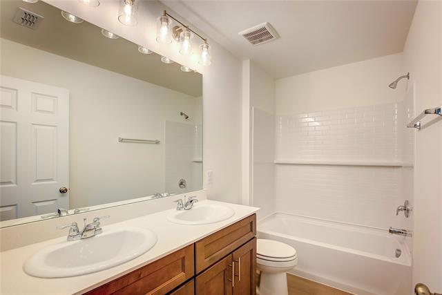 Building Photo - 1426 Tramore Wy