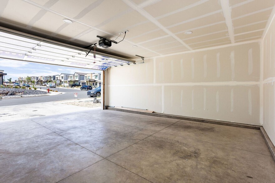 Building Photo - 2909 Corral Holw Dr
