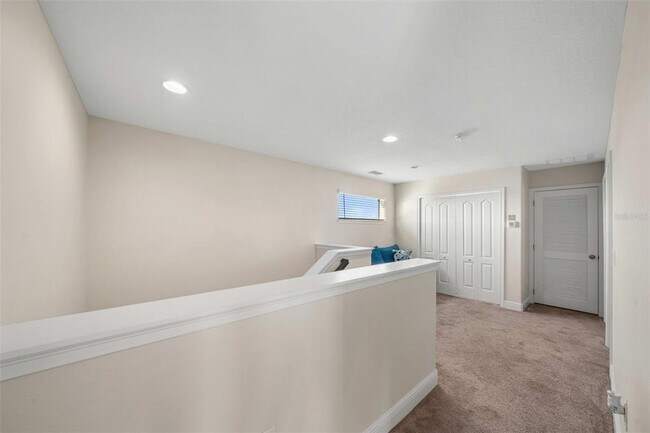 Building Photo - 199 Macaulay's Cv