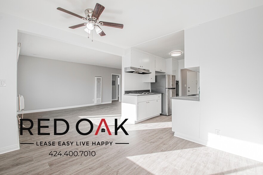 Building Photo - 12737 Moorpark St