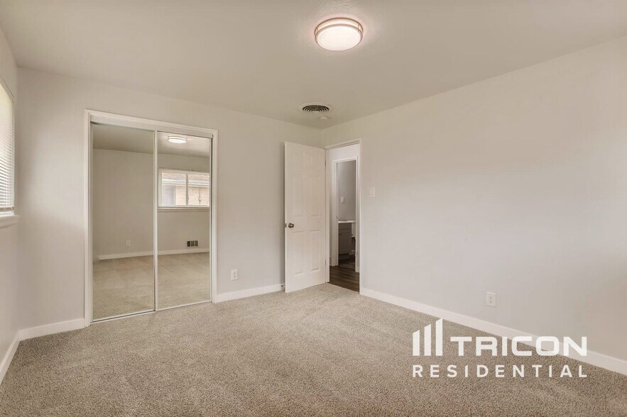 Building Photo - 3115 Xanadu St