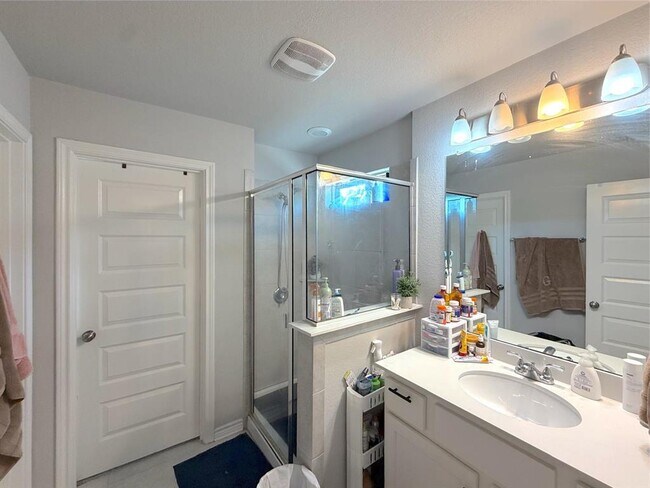 Building Photo - 2004 Pecan Island Dr