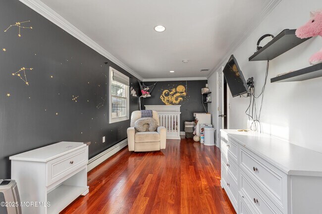 Building Photo - 384 Sairs Ave