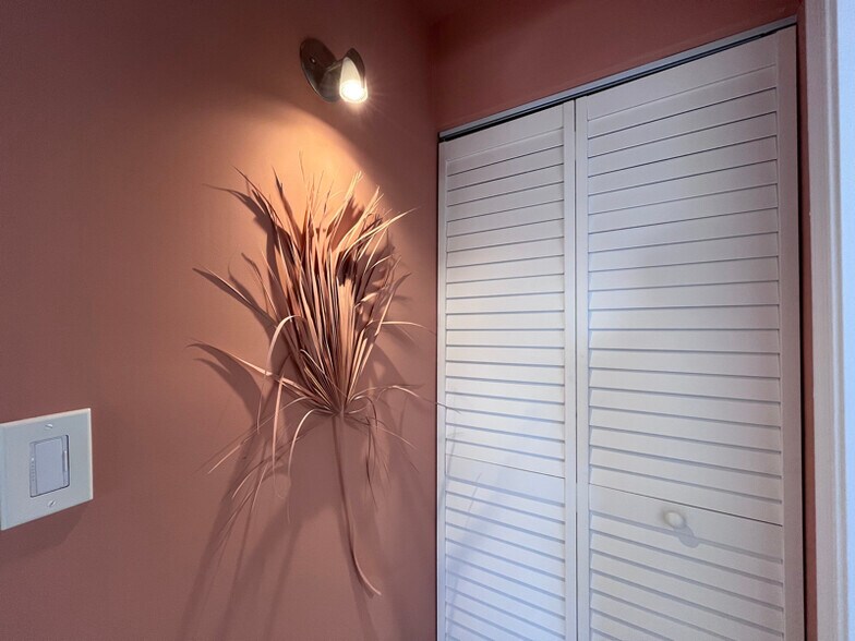 Building Photo - 1615 West Ave