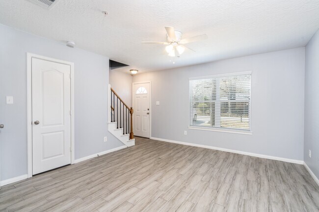 Building Photo - 207 N Poplar St