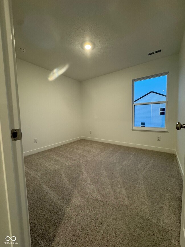 Building Photo - 15322 Farrington Rd
