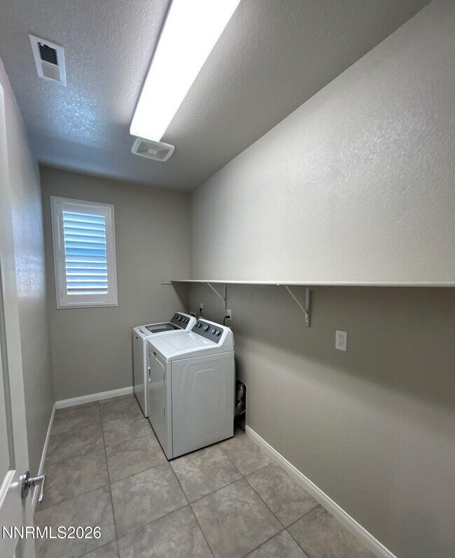 Building Photo - 774 Sweet Briar Ln