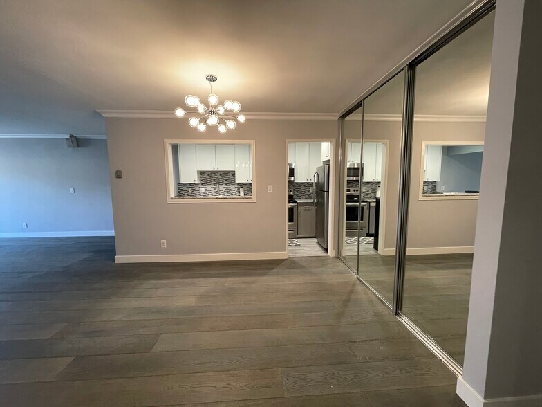 Building Photo - 901 10th St