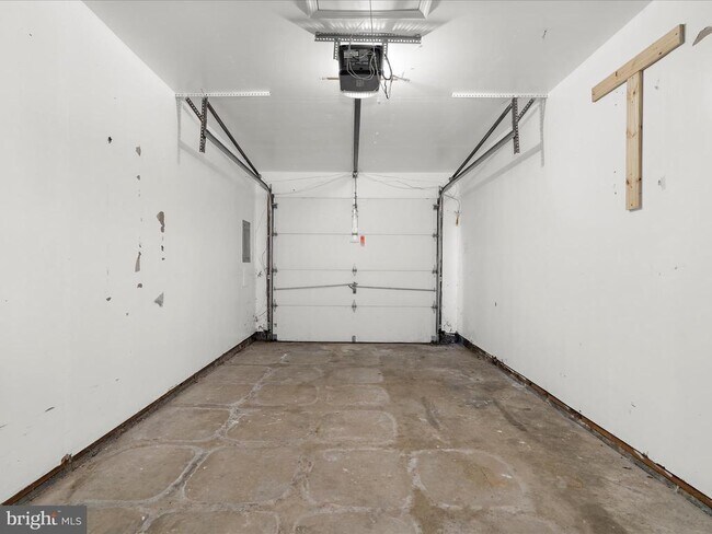 Building Photo - 7896 Pavilion Dr