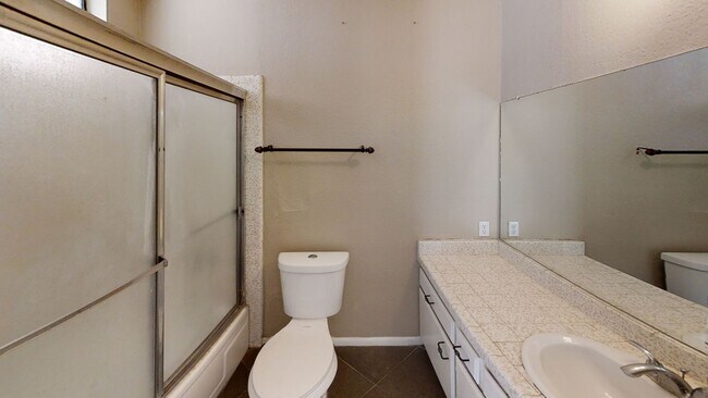 Building Photo - 1125 Chestnut Ave