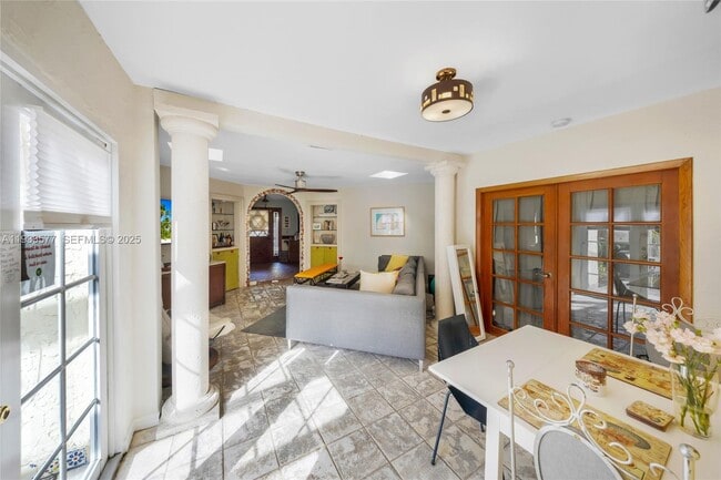 Building Photo - 1840 Tigertail Ave