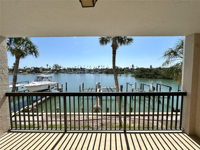Building Photo - 3111 Pass a Grille Way