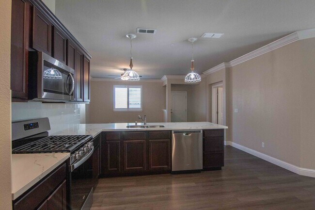 Building Photo - MOVE IN SPECIAL!!! $300 OFF FIRST MONTH'S ...