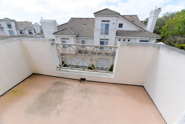 Building Photo - Resort style 2 bedroom/2 bath Condo/ walking distance to Ocean Ranch Village!