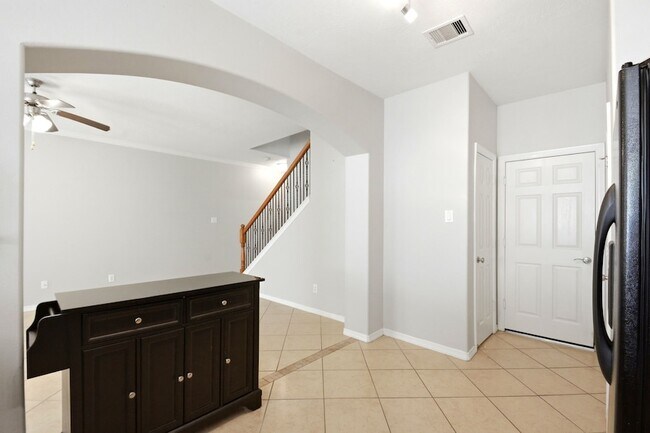 Building Photo - 930 Sterling Creek Cir