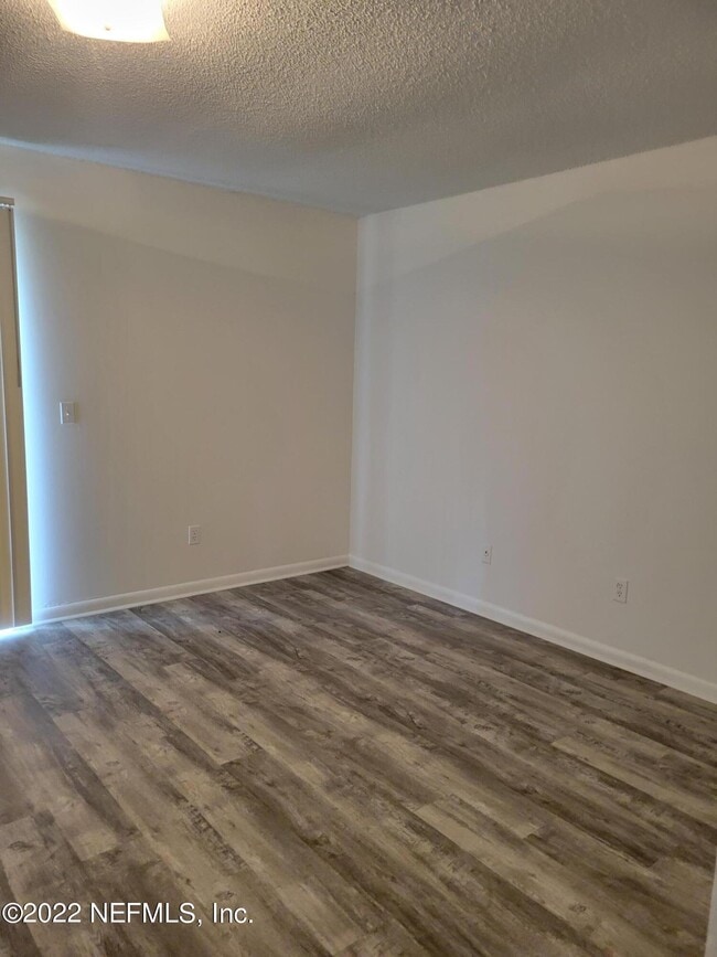 Building Photo - 3335 MAYFLOWER St