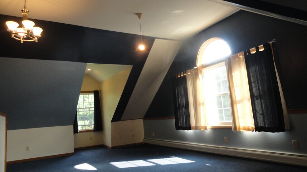 Building Photo - 67 Spring Rd