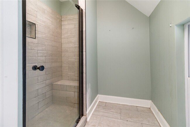 Building Photo - 56 Vassar St