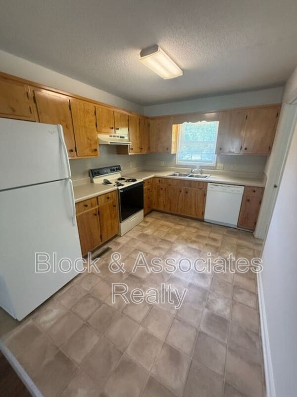 Building Photo - 651 W Mine St