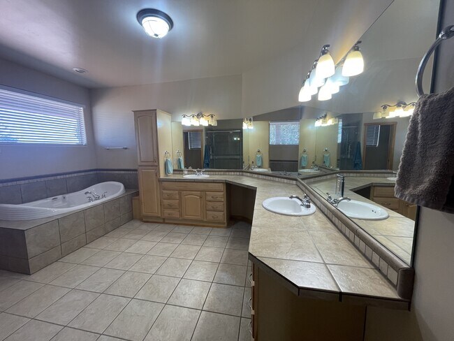 Building Photo - 6809 Chapingo Rd NE
