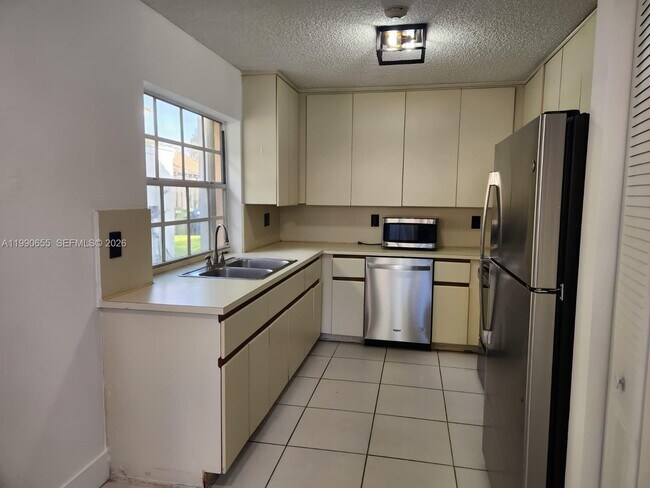 Building Photo - 1365 Springside Dr