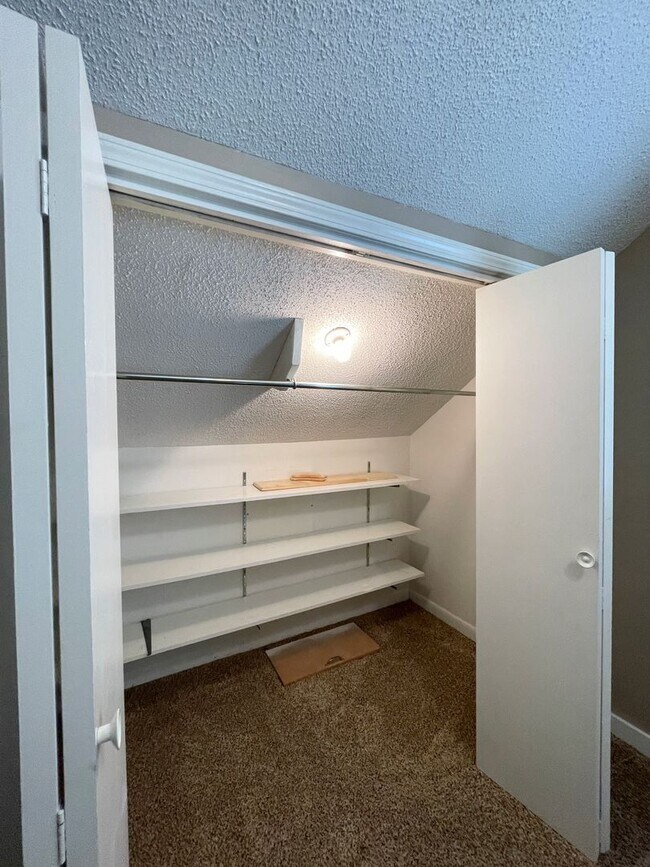 Building Photo - Cute 3 Bed 1 Bath McPherson Home in Good Neighborhood