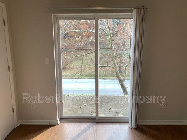 Building Photo - 2745 Grinstead Dr