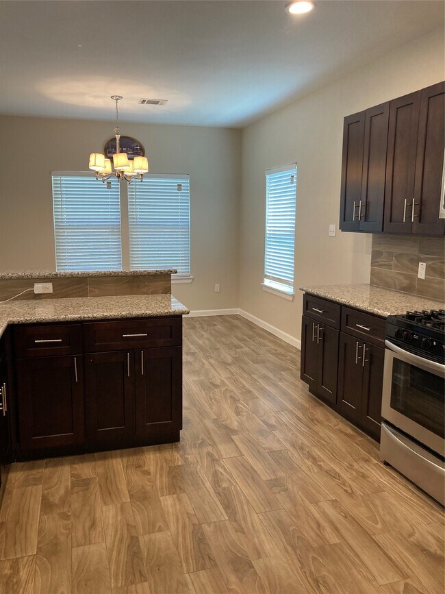 Building Photo - 1018 Homer St