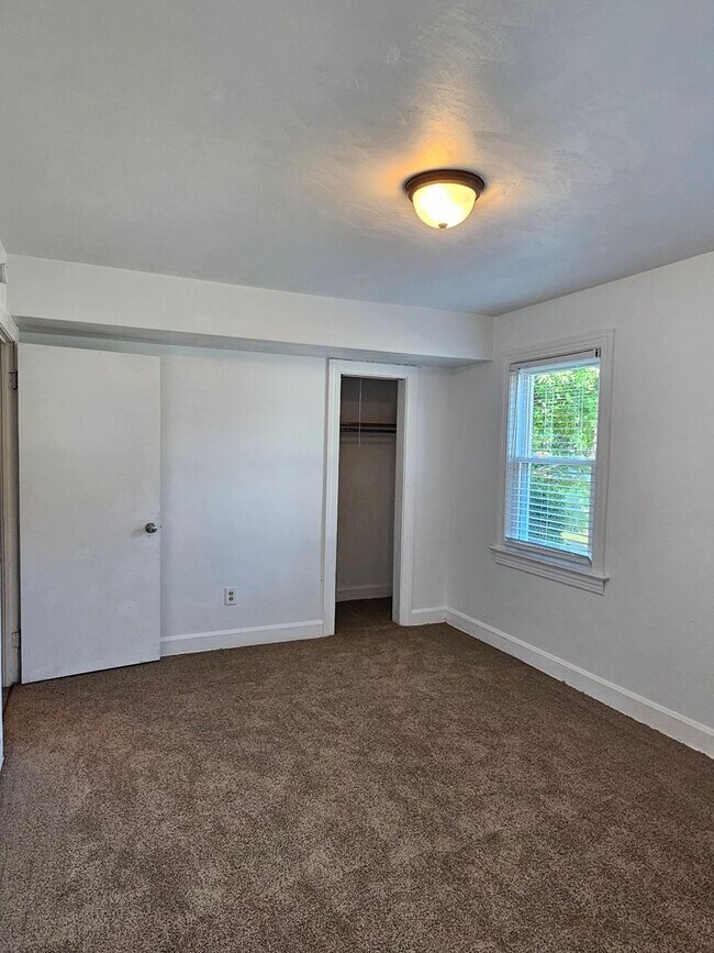 Building Photo - 348 Virginian Dr unit A