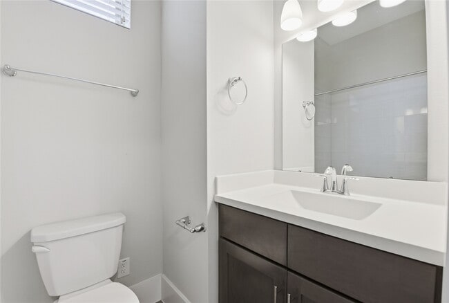 Building Photo - 819 Algona Ave