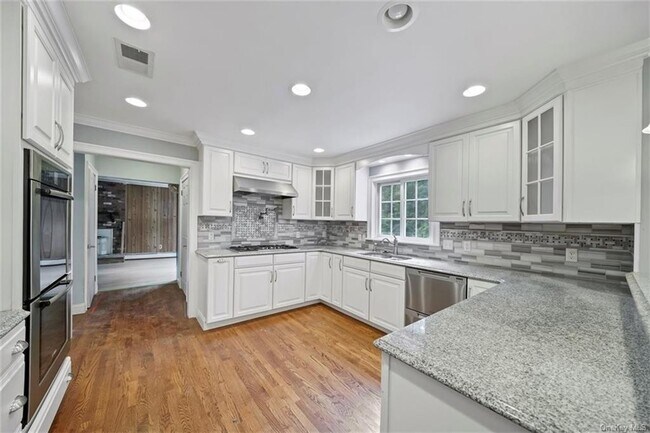 Building Photo - 138 Barnes Rd