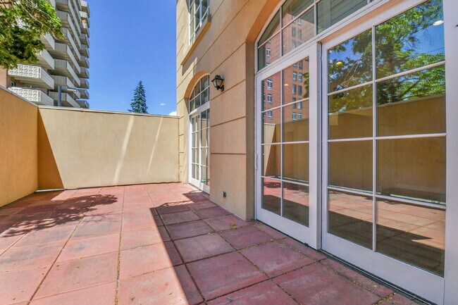 Building Photo - $1,900.00, 1 bed, 1 bath, located in Denve...