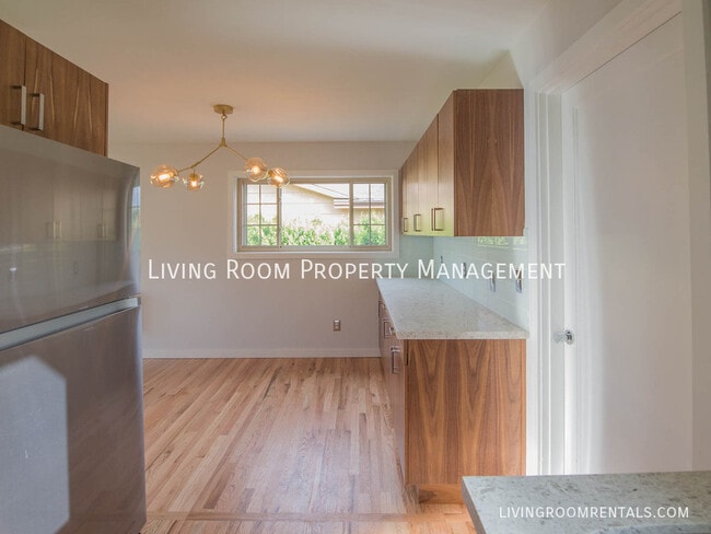 Building Photo - 11826 NE Sacramento St