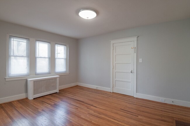 Interior Photo - Metropolitan Narberth Station