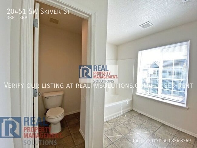 Building Photo - 20451 SW Skiver St