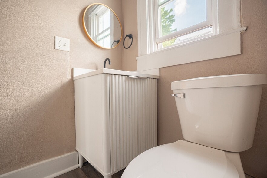 Building Photo - 1918 W Washington St