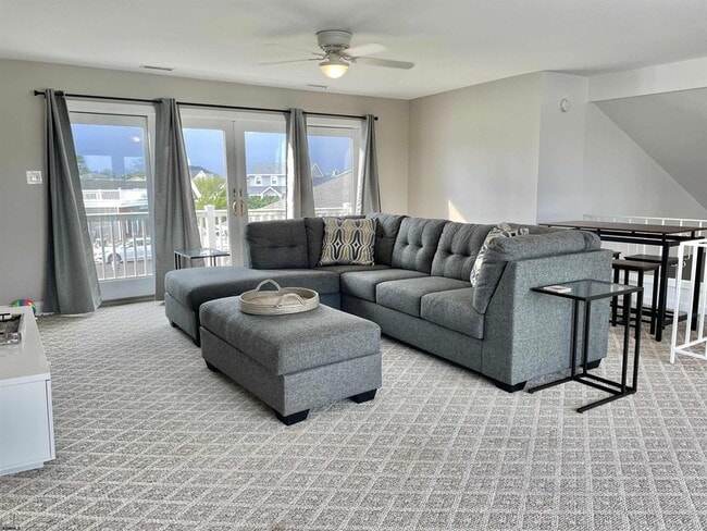 Building Photo - 5206 Ocean Dr S