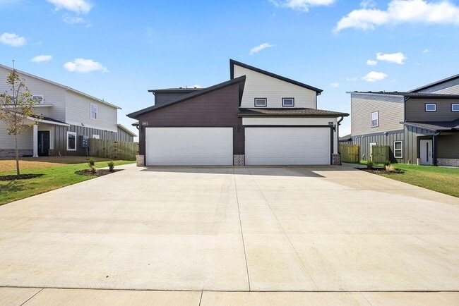 Primary Photo - 1801 SW Poigai Wy