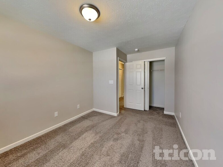 Building Photo - 561 Grassy Bend Dr