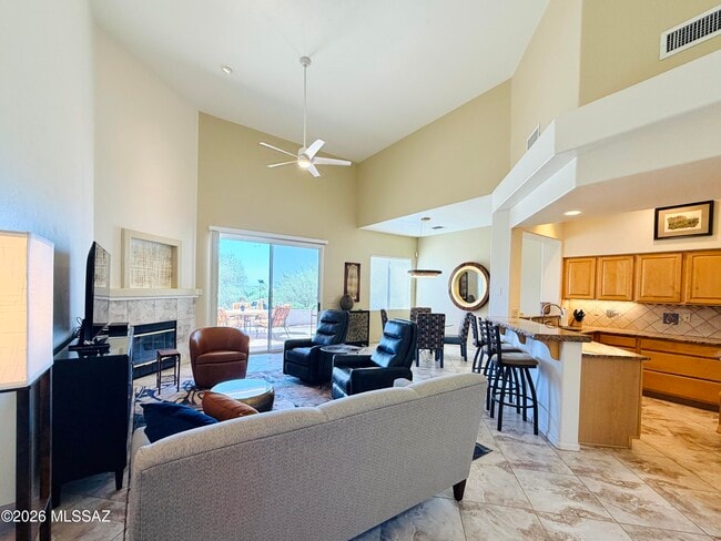 Building Photo - 1465 W Bridalveil Pl