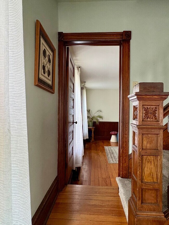 Building Photo - Large 4 bedroom house near Waynesboro Hospital