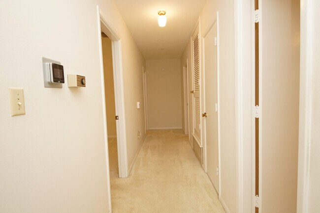 Building Photo - 18 Sherwood Rd NW