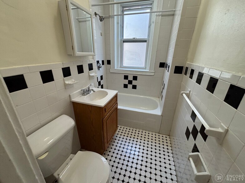 Building Photo - 360 Riverway