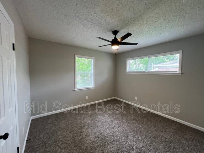 Building Photo - 1785 Tampa Cove