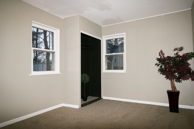 Building Photo - 3 Bedroom, 1 Bathroom Home for Rent in Evansdale, Ia